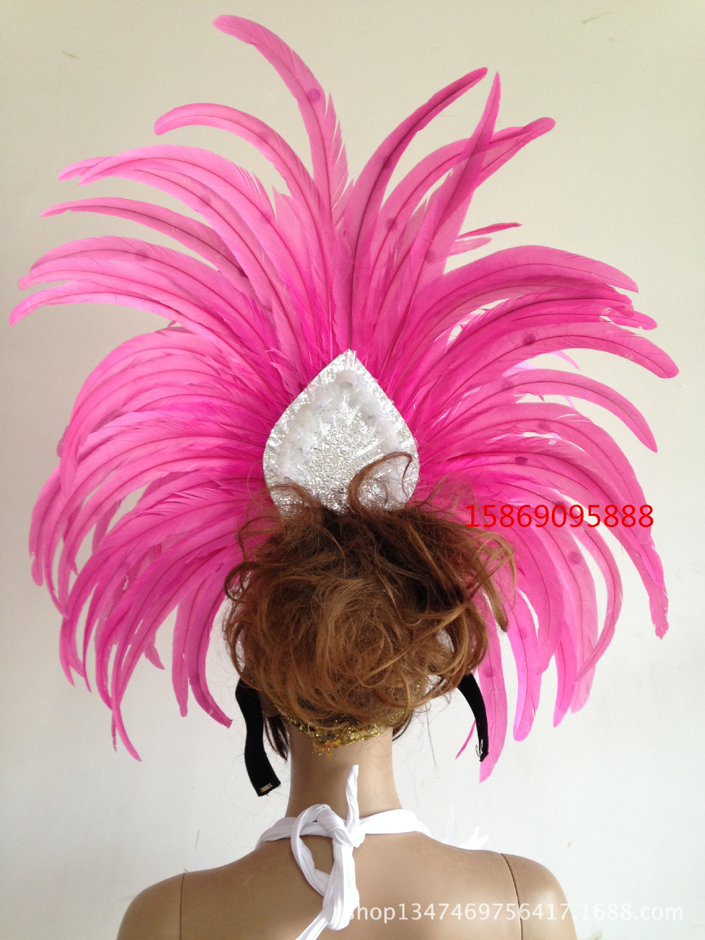 演出羽毛裝飾服裝