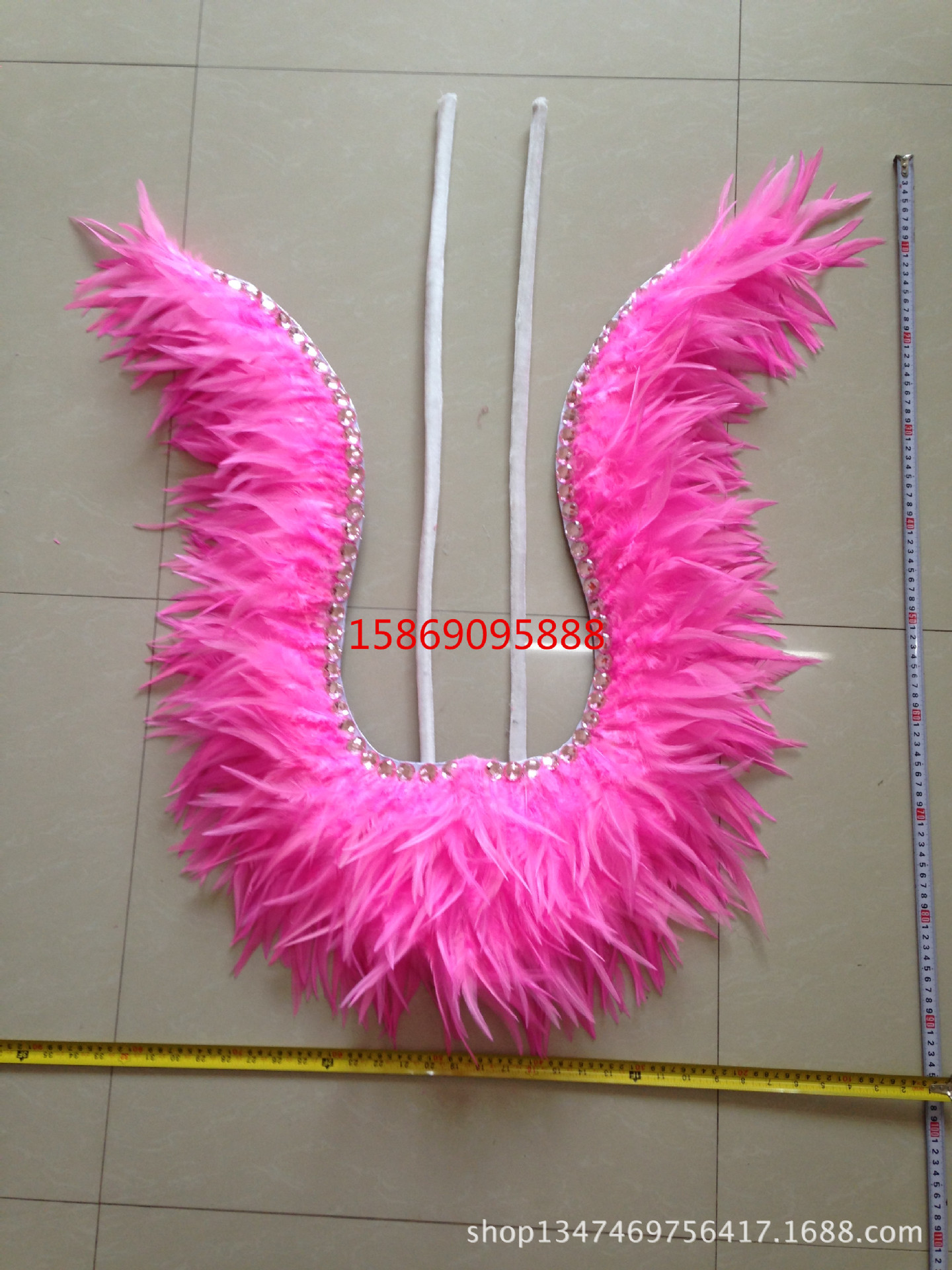 演出羽毛裝飾服裝