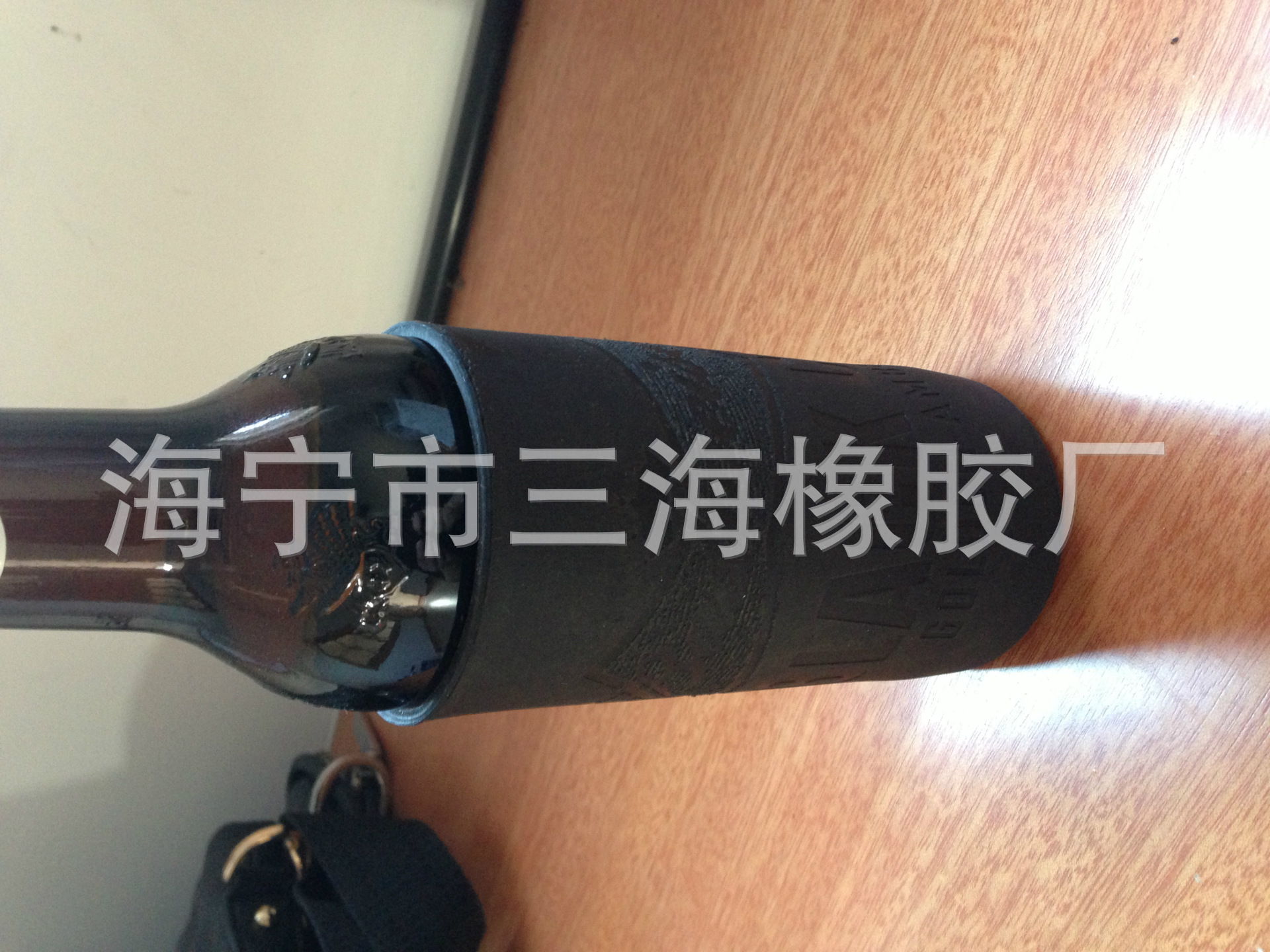 厂家供应 定制加工啤酒瓶硅胶套 红酒瓶硅胶套 来图来样