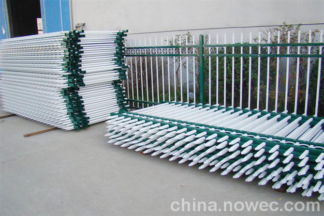 泽乾护栏网主营道路围栏网 护栏网 车间隔离网 护栏网价格优惠