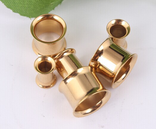 Silver pointed spike labret stud material detail