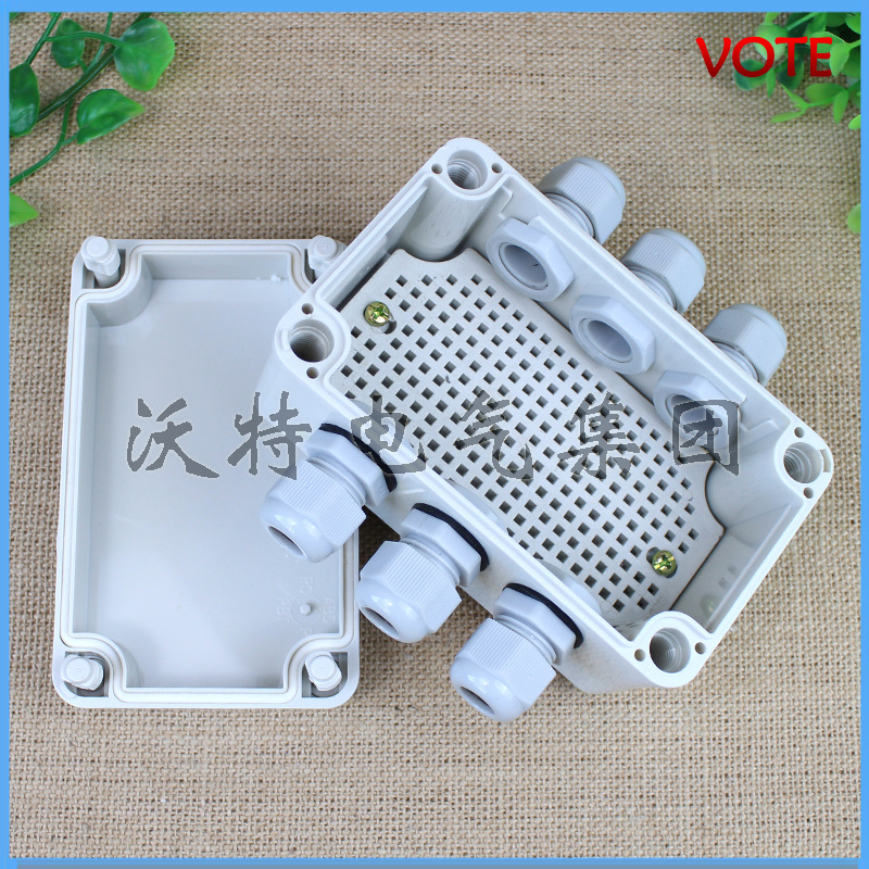 【厂家直销】3进3出塑料防水盒 防水接线盒 80*130*70带网格底板