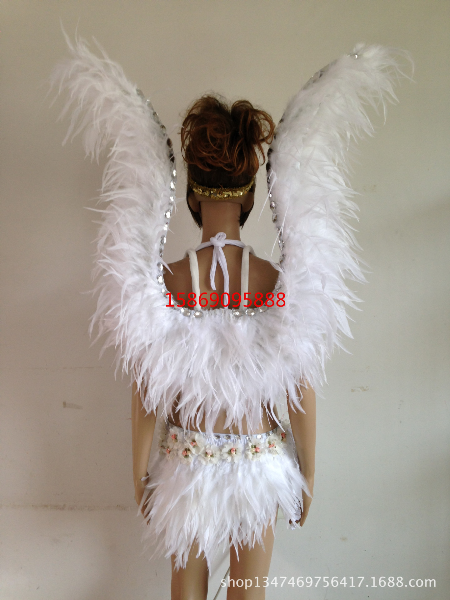 演出羽毛裝飾服裝