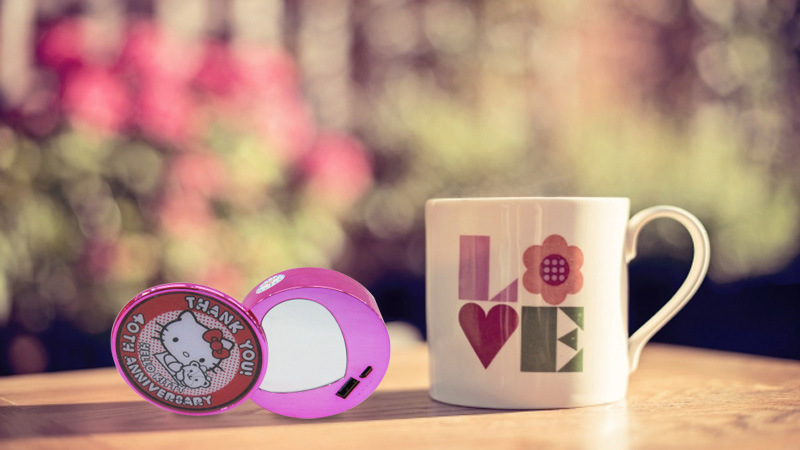 厂家直销 新款Hellokitty移动电源 6000毫安圆形心形镜子充电宝,随机发货5