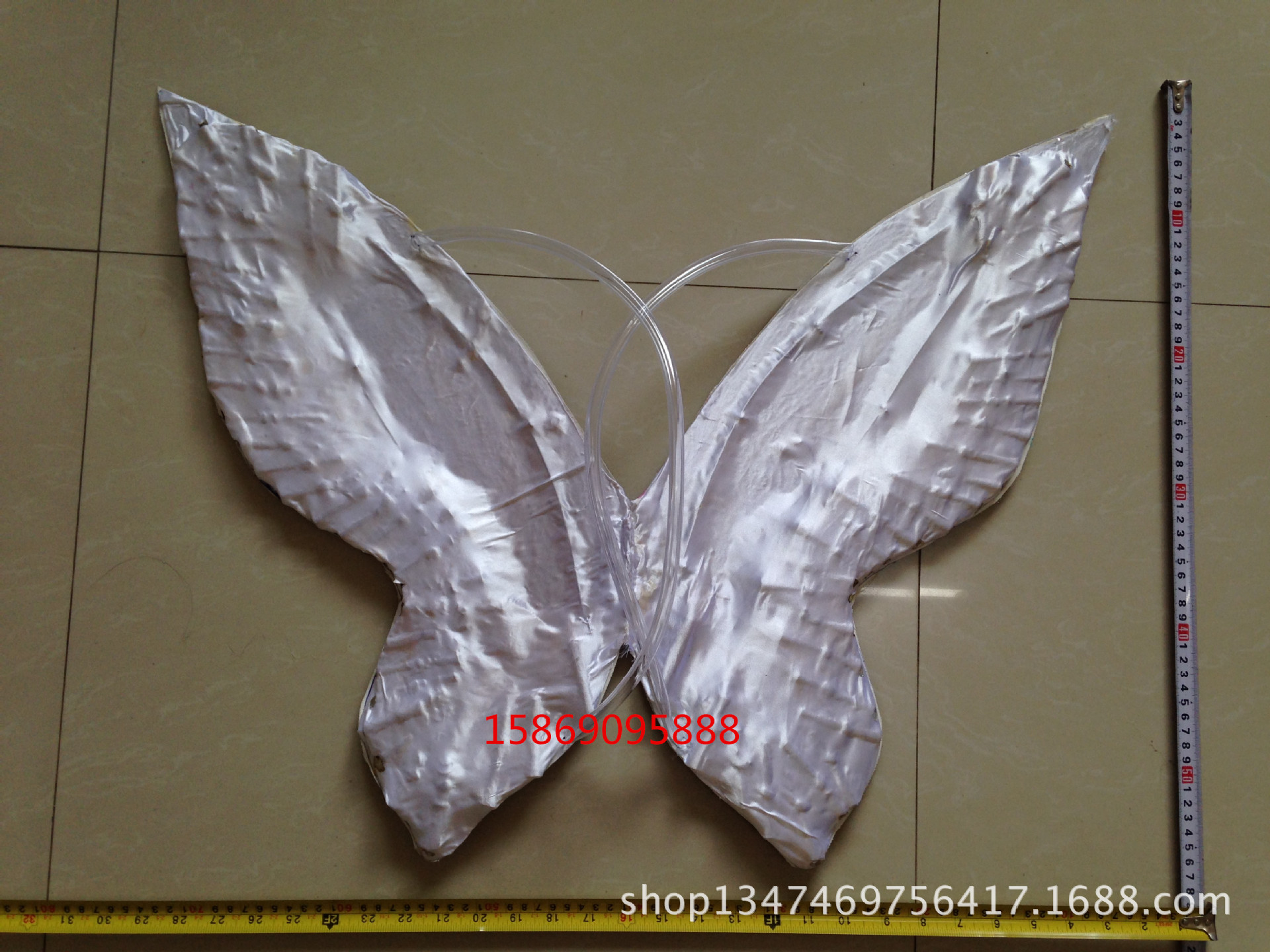 演出羽毛裝飾服裝