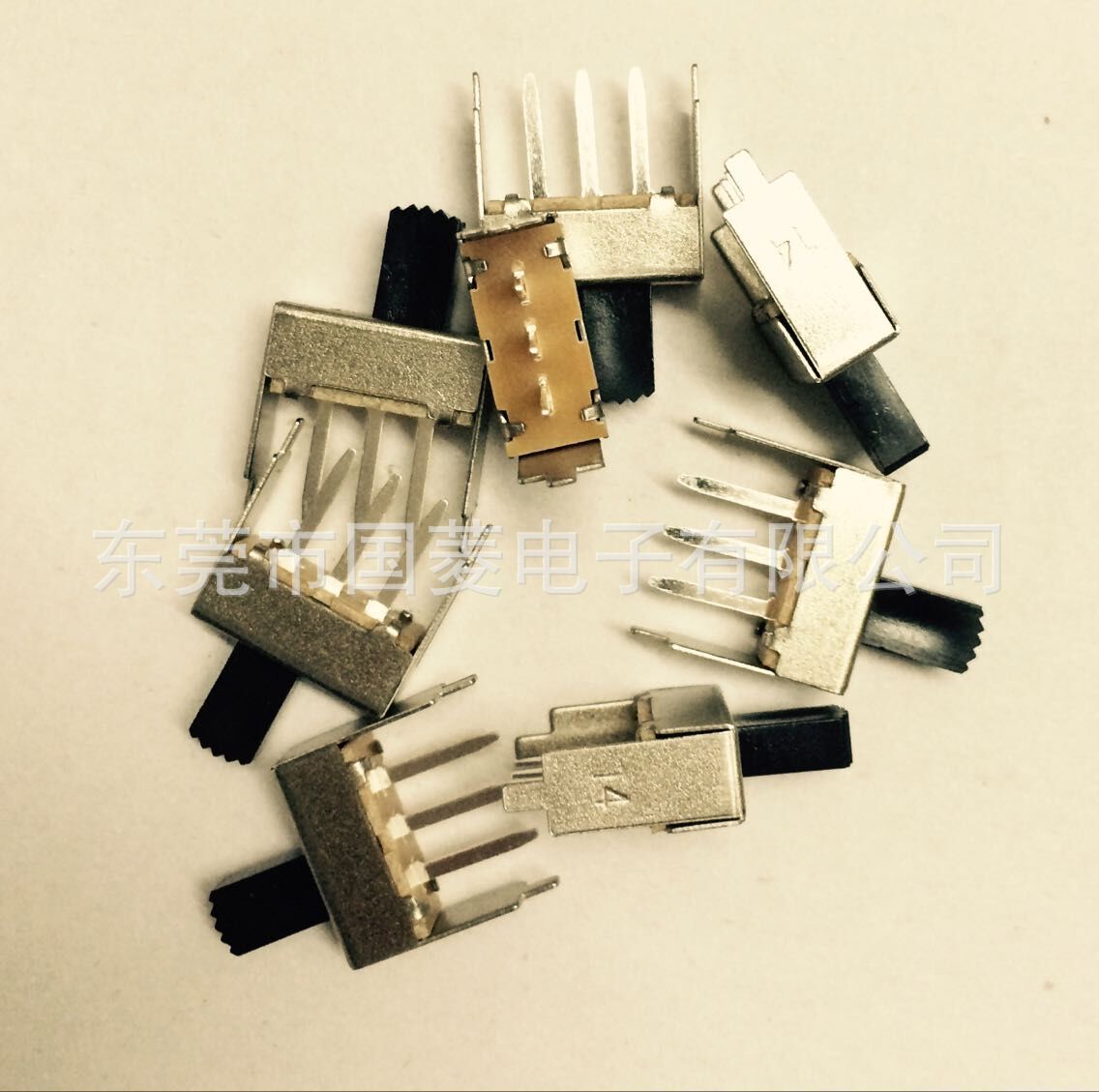 SS-12F08两档左右拨动开关17*7.5*17拨动开关厂家直销