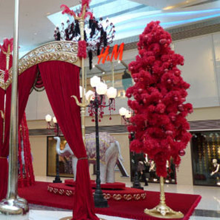 ����2015ʥ���̳�����㳡���ʹ���ľ�ṹʥ��װ�γ��ز��ù�˾