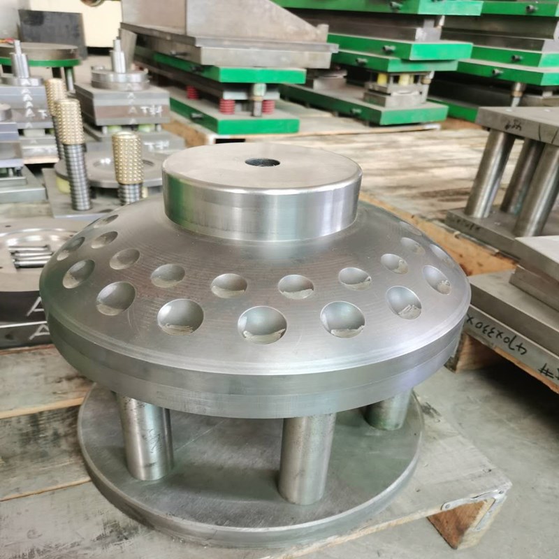 Guangdong fábrica de moldes produce de forma especial estirando molde de dibujo profundo herramienta de molienda de acero inoxidable en relieve estiramiento molde de acero de tungsteno