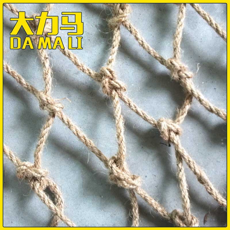 现货供应 工厂生产 防护异形网 热销金属板网 防护攀爬网