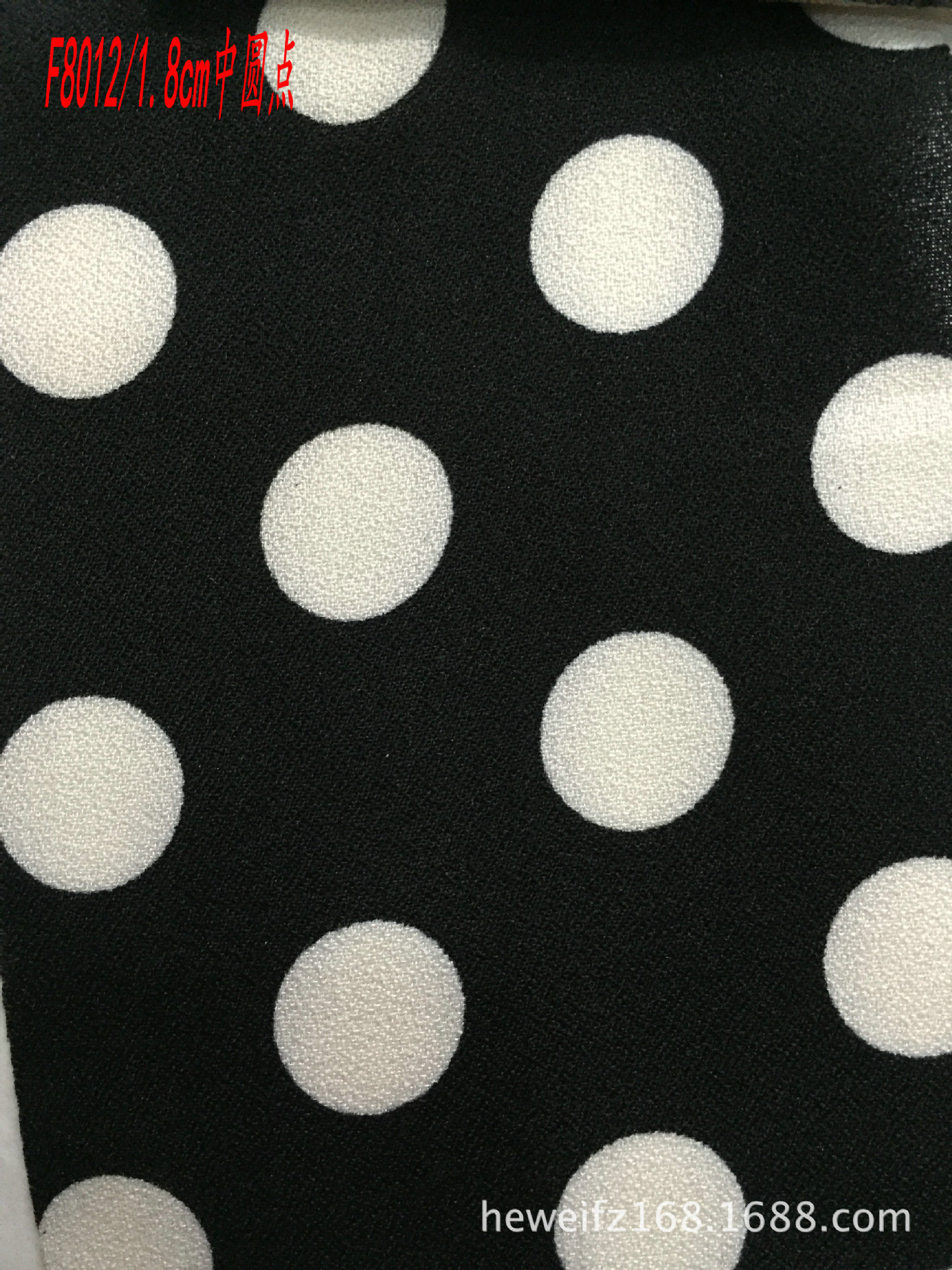 厂价直销F8012现货供应乱麻1.8cm圆点印花时尚服装涤纶阳光麻面料