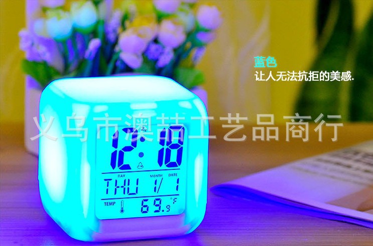 七彩鐘 時間日歷星期溫度多功能顯示