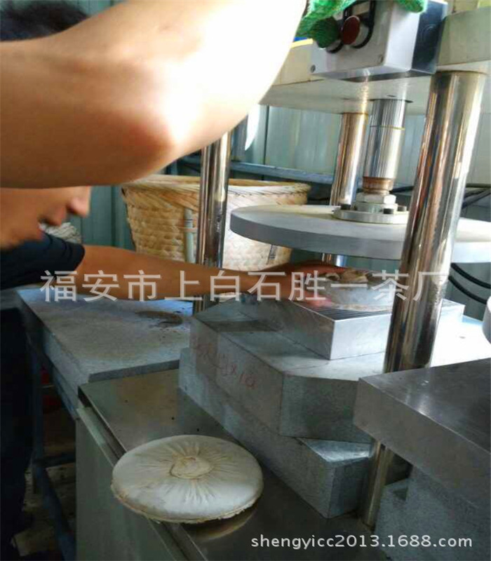 1908199828_1401369403