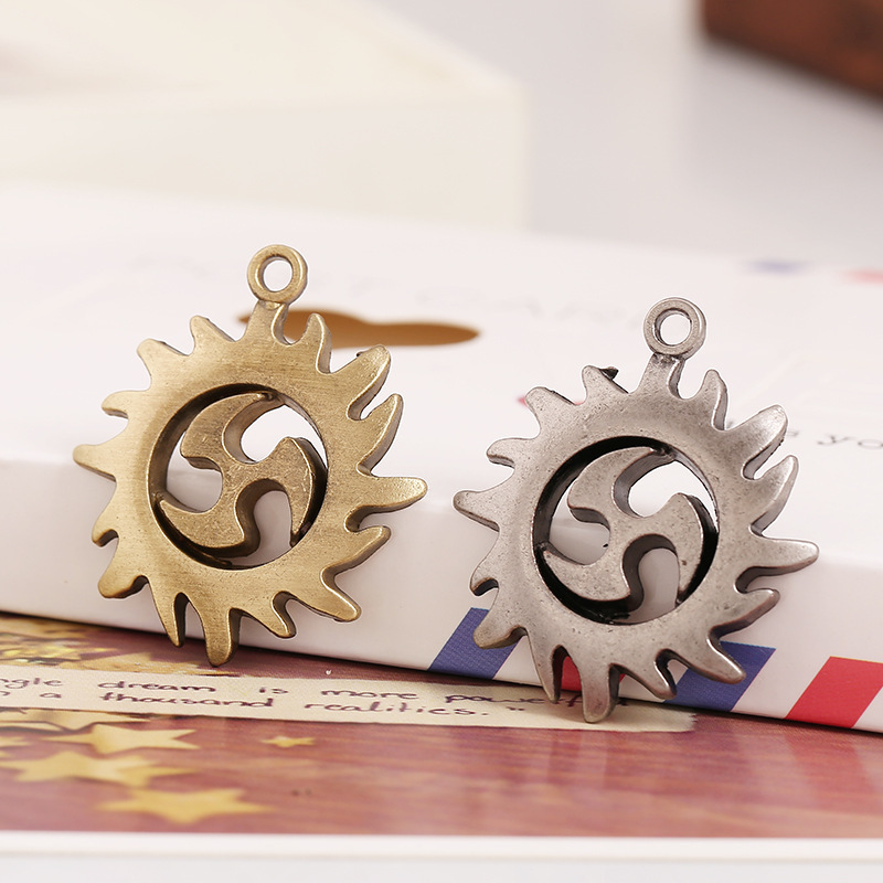 DIY jewelry accessories 38MM * 33 handmade raw materials wholesale 2 yuan shop decoration Hot Wheels alloy necklace pendant DIY jewelry accessories 38MM * 33 handmade raw materials wholesale 2 yuan shop decoration Hot Wheels alloy necklace pendant