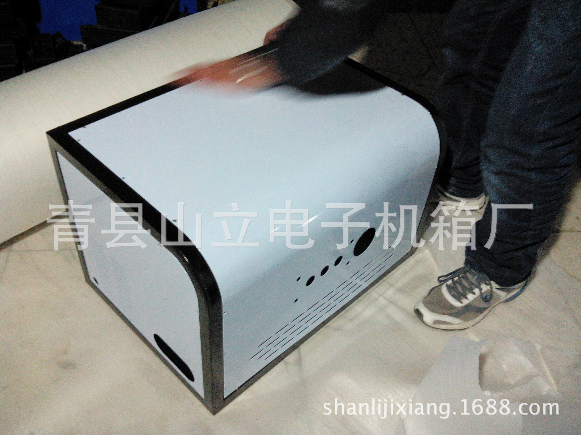 厂家提供高档冷媒电控机箱，不锈钢非标机箱，欢迎咨询