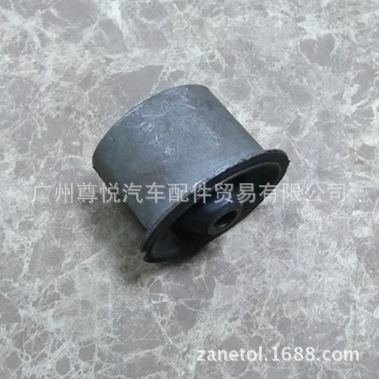 [大切诺基下悬挂衬套胶套WJ52088357底盘]