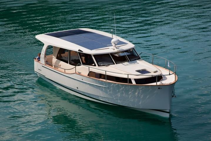 33ft used luxury pleasure yach