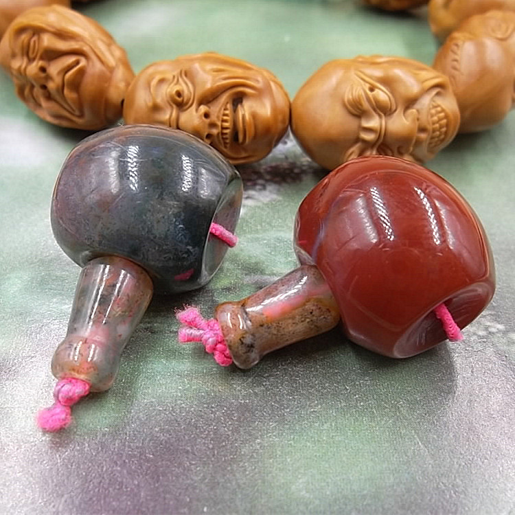 Retro agate accessory