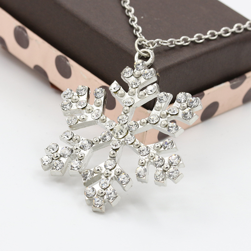 Diamond Crystal Snowflake Pendant Necklace Sweater Chain Christmas Gift Snowflake Necklace