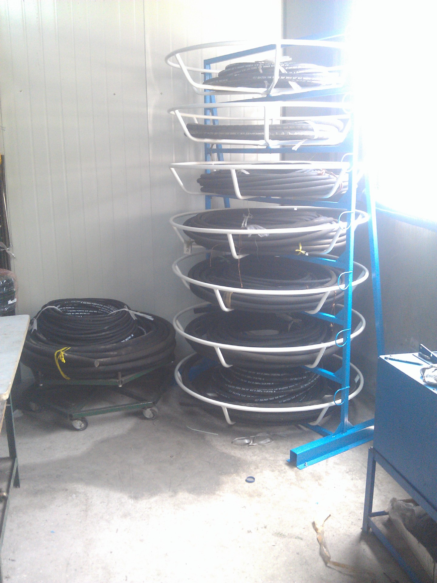 厂家供应 上海力哲 液压管卷盘支架 油管摆放架 多层胶管架