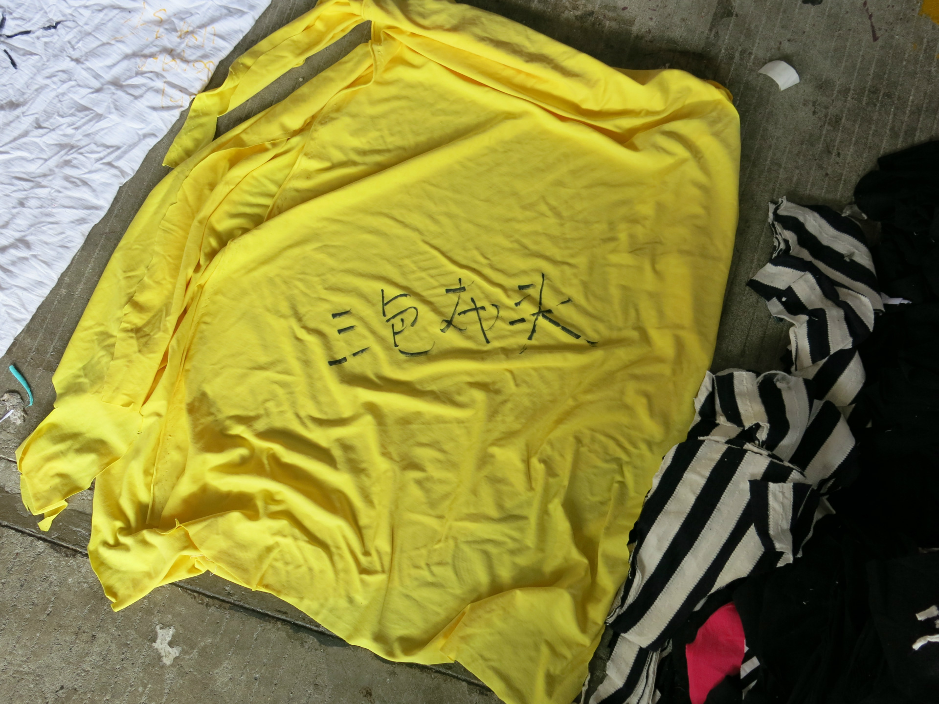 大量批发碎布、抹油布、擦机布.【三色布头】