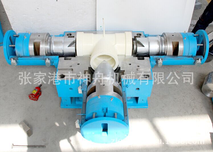 江苏张家港生产供应精密UPVC扩口管件模具及节能注塑机