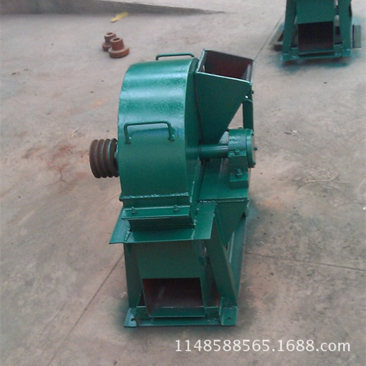 山东曲阜恒丰树枝粉碎机 竹木粉碎机 粉碎机厂家