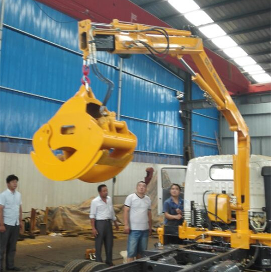 厂家直销 多功能轮胎式抓草机 抓木机 抓草机厂家