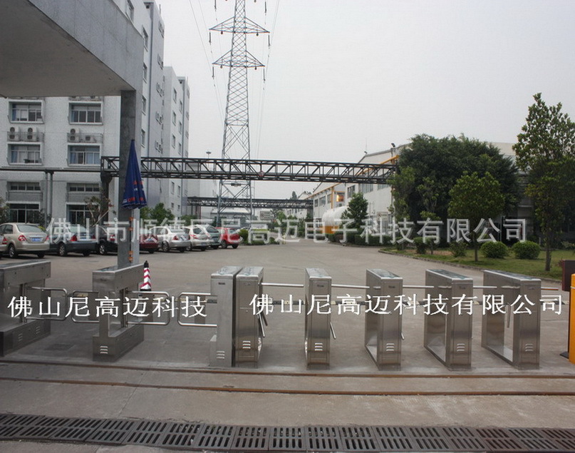 供应尼高迈三辊闸,佛山欧司朗照明出入门禁安装厂家,刷卡三滚闸