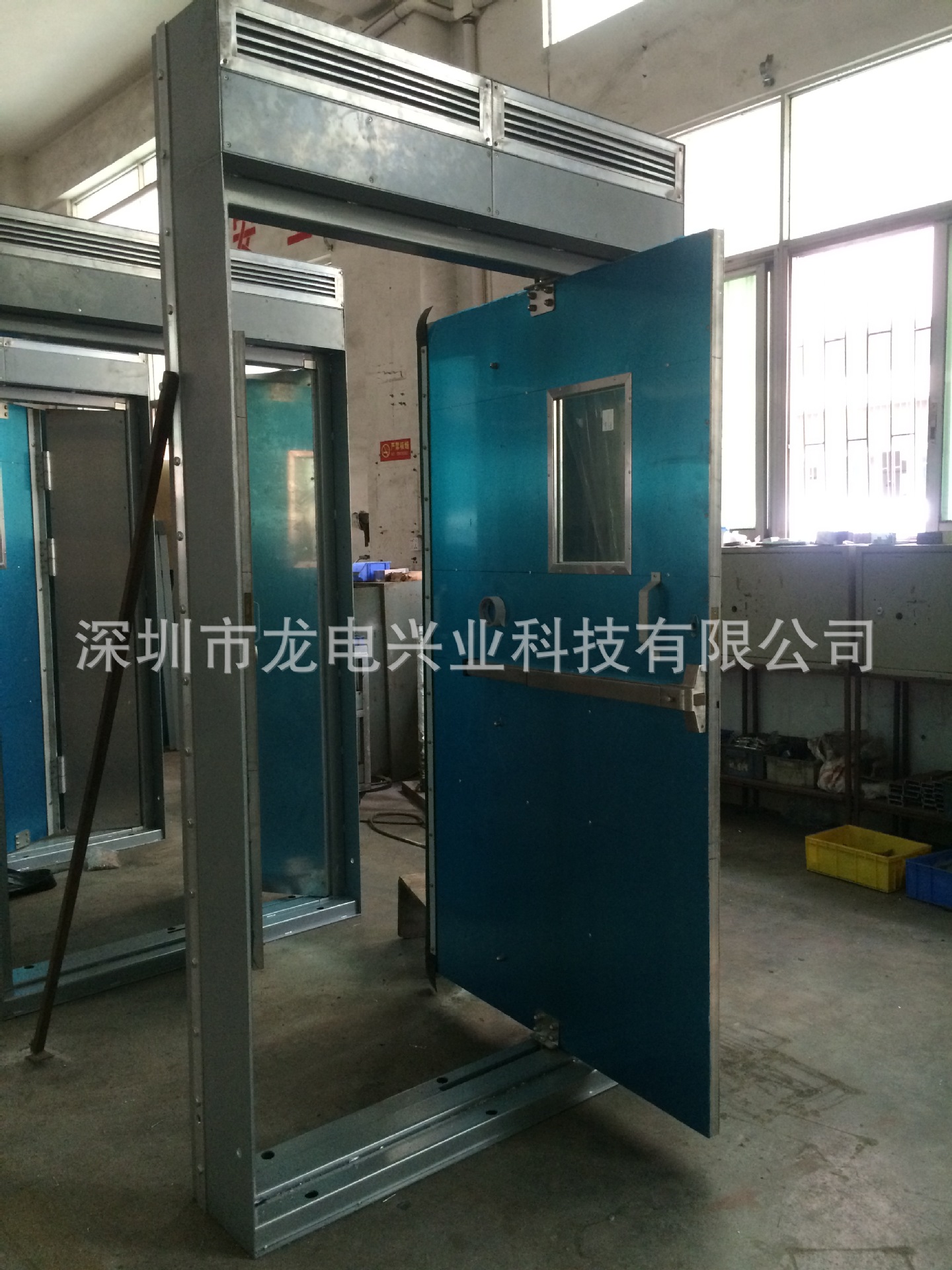 不锈钢疏散应急门 气模建筑用的应急门 人员通道门-阿里巴巴