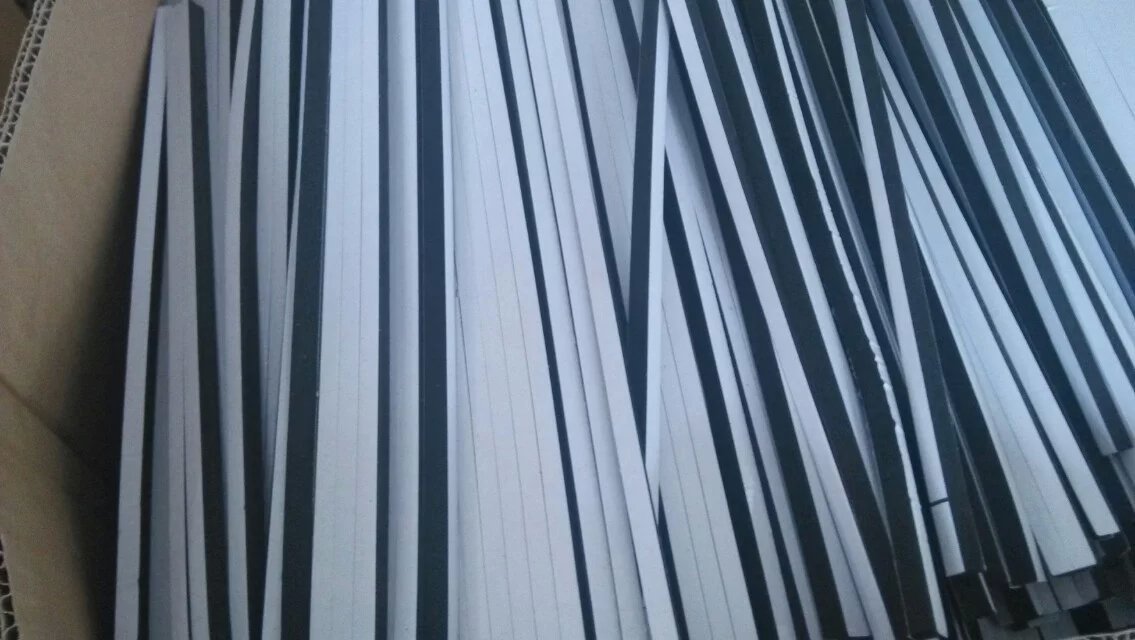 供应EPDM三元乙丙橡胶泡棉密封条 现货供应 宽度大小可分切冲型