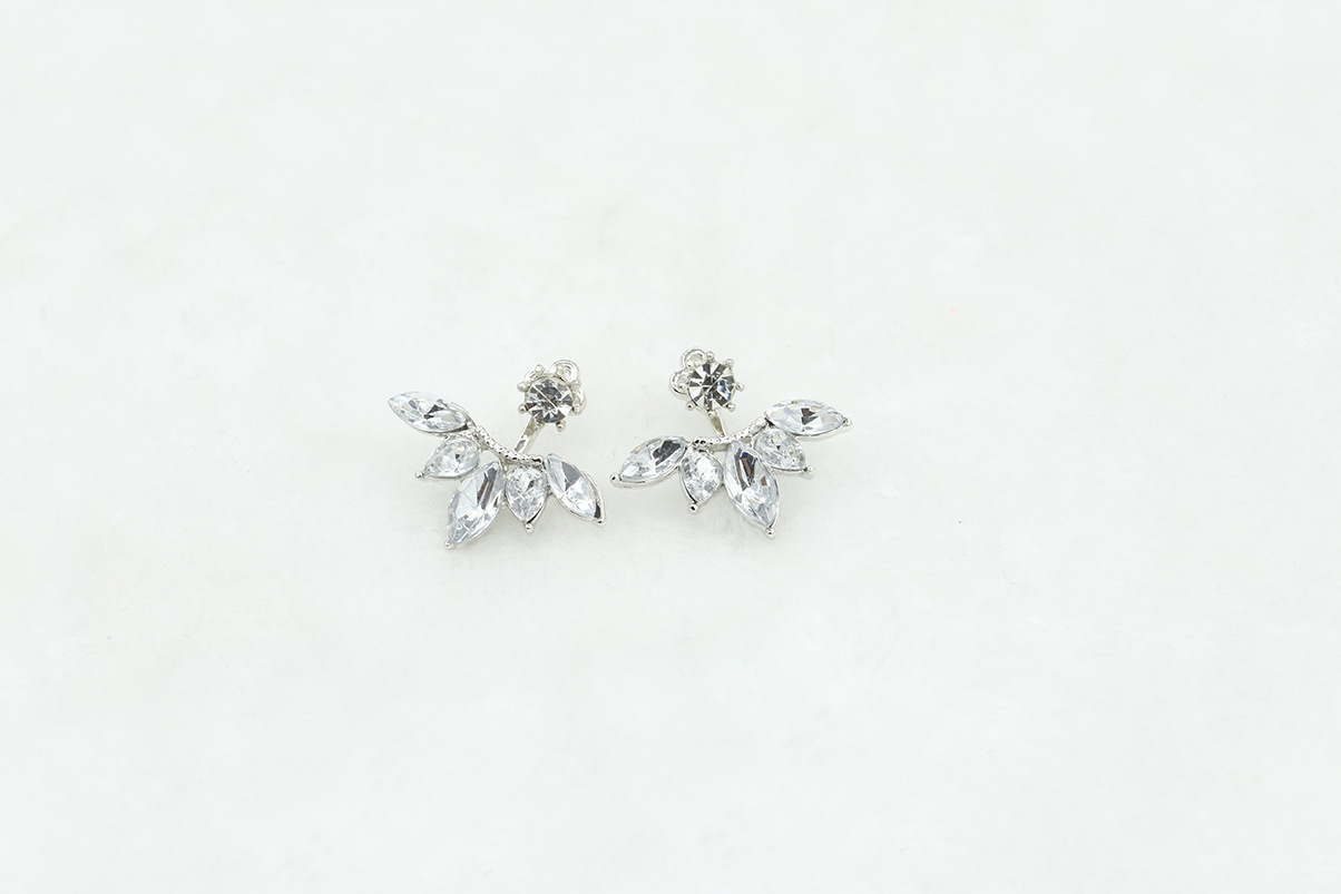 Silver Horse Eye Zircon Daisy Flower Earrings Drop-shaped Earrings display picture 20