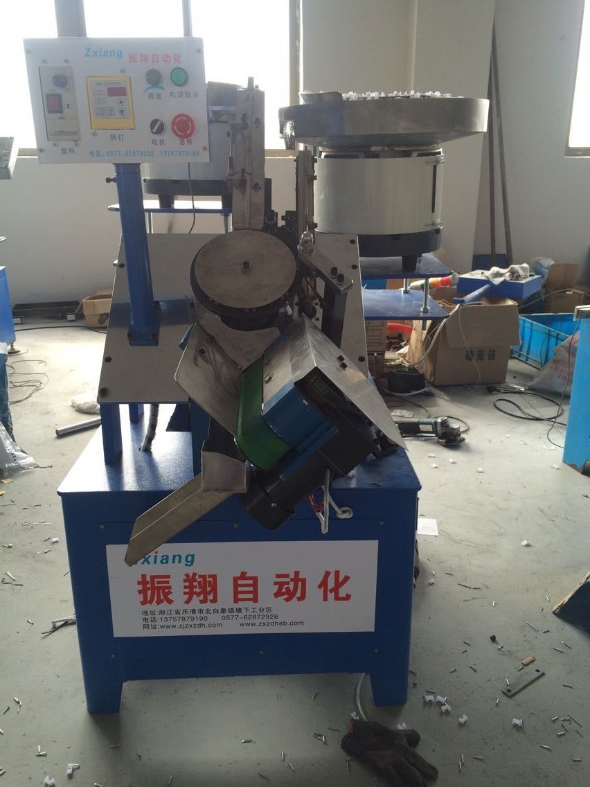 专业供应钢钉线卡自动插钉机全自动插钉机自动插钉机