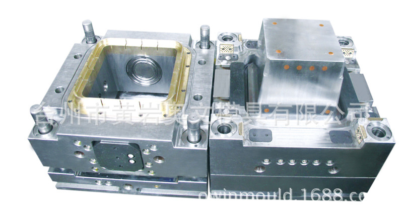 专业制作各种日用品塑料模具，管件塑料模具，汽车件塑料的厂家