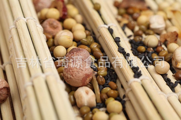 Fresh Milled Five Grain Soy Milk Mix Low Temperature Baked Multigrain Lily and Lotus Seed 15 Sachets in use