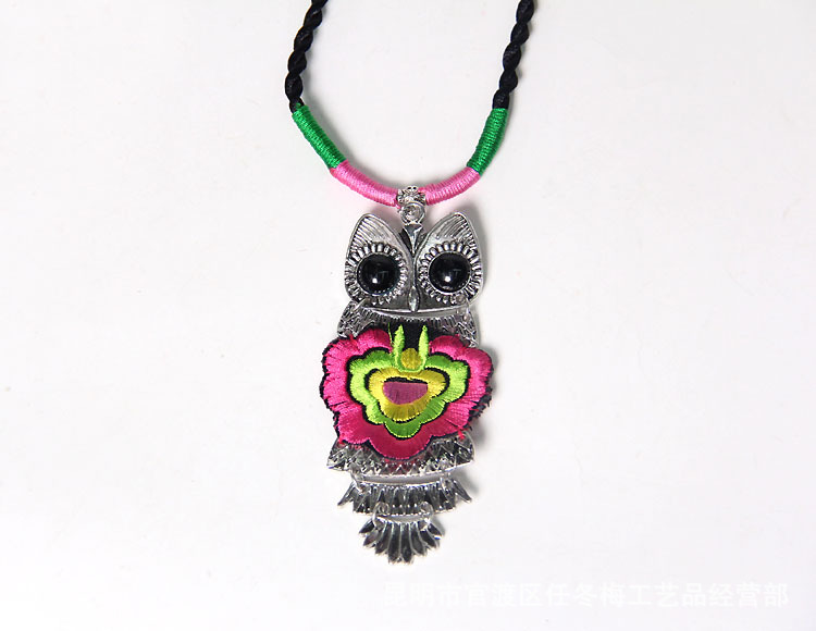 绣花猫头鹰项链