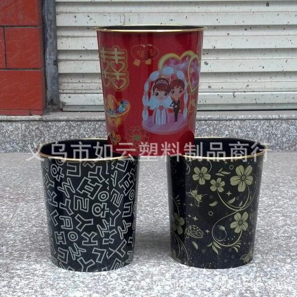 Plastic fashionable garbage can for home use