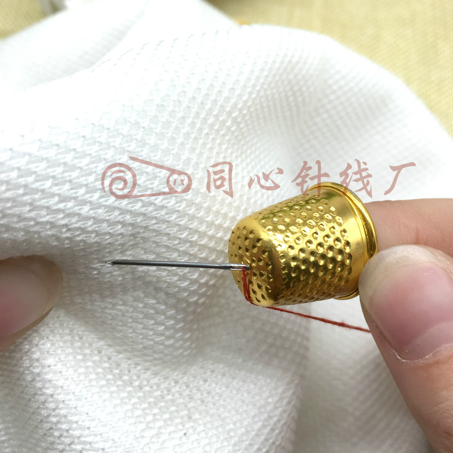 Подлинная бытовая серповидная подкладка? Пояснение: исходная фраза: "Genuine household thimble, ring pinholes, fingertip thimble thimble thimble with hat with hat, top mouth gold tip needle"