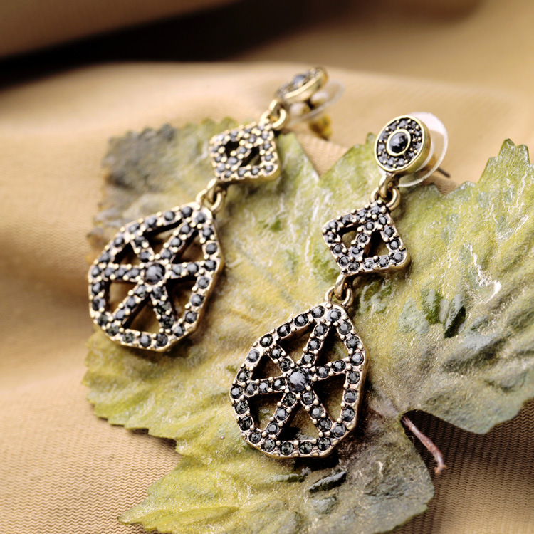 Fashion Jewelry Alloy Generous Hollow Ladies Earrings display picture 9