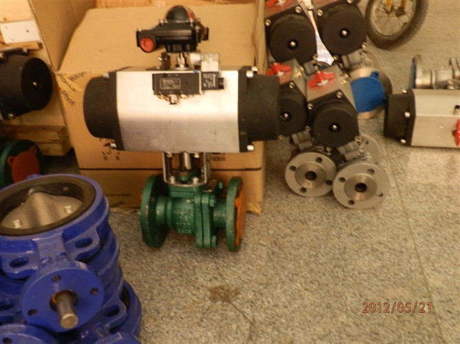 GT型双作用气动对夹式蝶阀（带电磁阀、回信器）