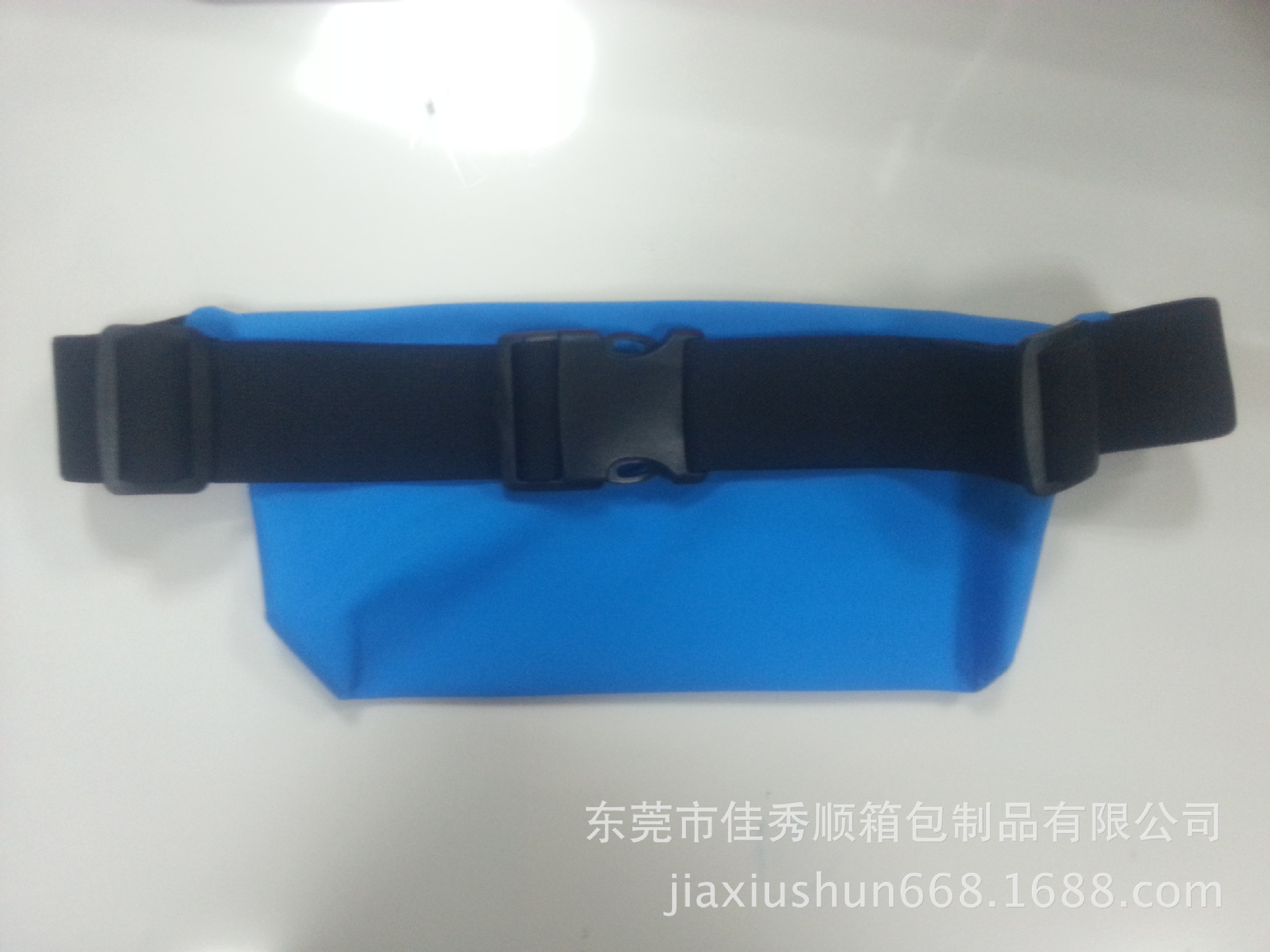 定 制跑步多功能耳机孔手机配件包运动腰包臂包盗隐形腰包生 产