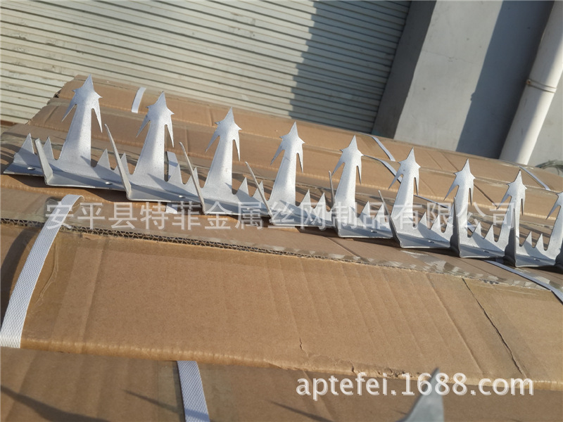 厂家年终大促防盗刺 防爬刺钉 管道防爬刺钉 小区栏杆防盗刺钉