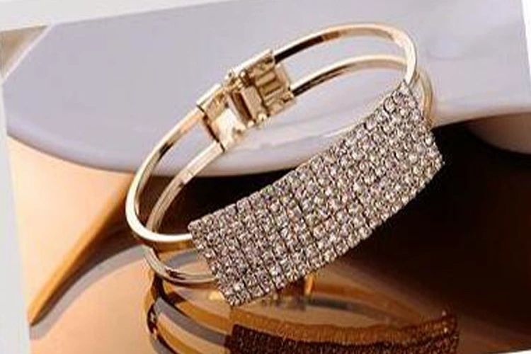 Fashionable bracelet, 2019, Korean style, simple and elegant design, bright catchy style