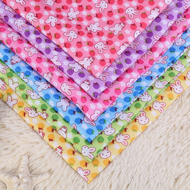 厂家热卖新款布料 可爱草莓兔图案印花布料 环保不褪色布料批发