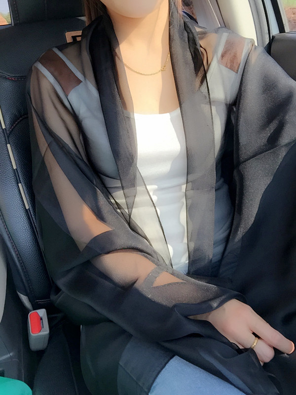 黑色