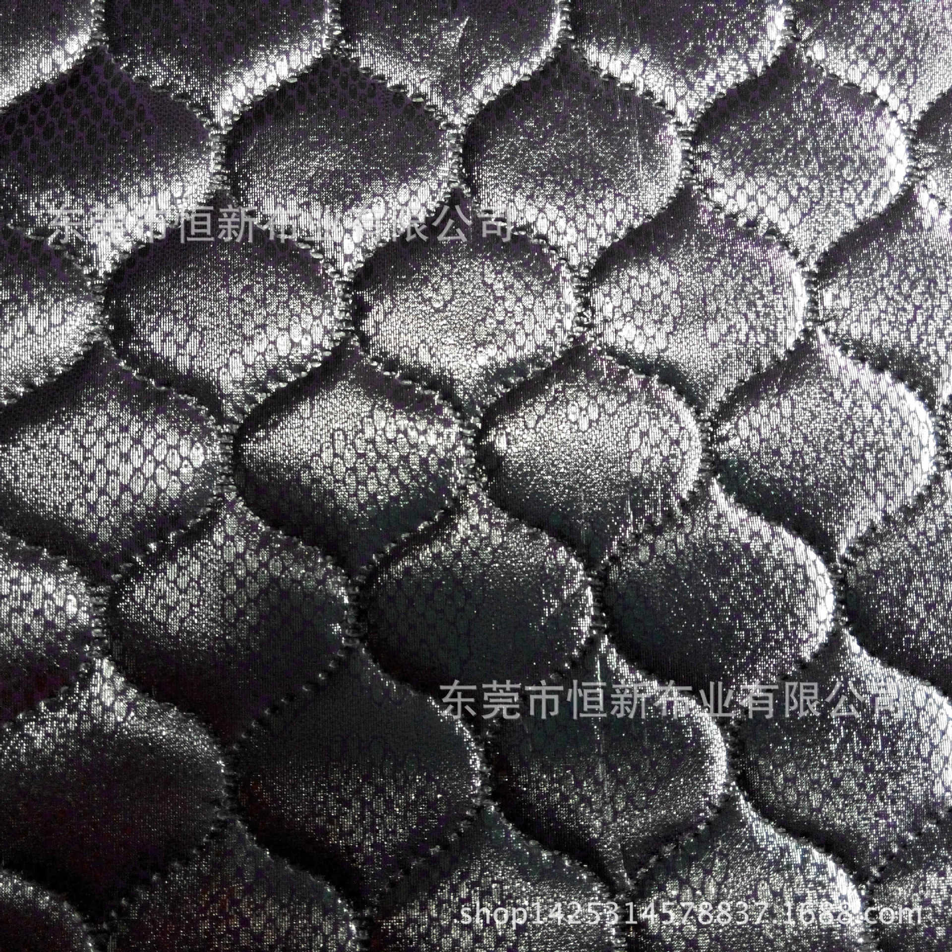 恒新工厂生产纺粘无纺布复膜裥棉淋膜压花夹棉三合一打点压格加工