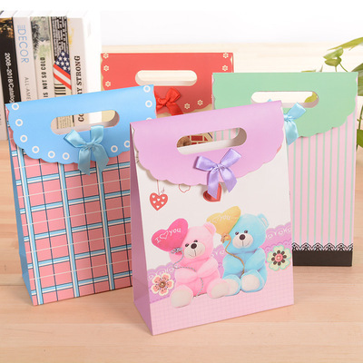 中号礼品袋 情侣表白朋友生日礼物包装纸袋 缕空卡通礼品袋子批发