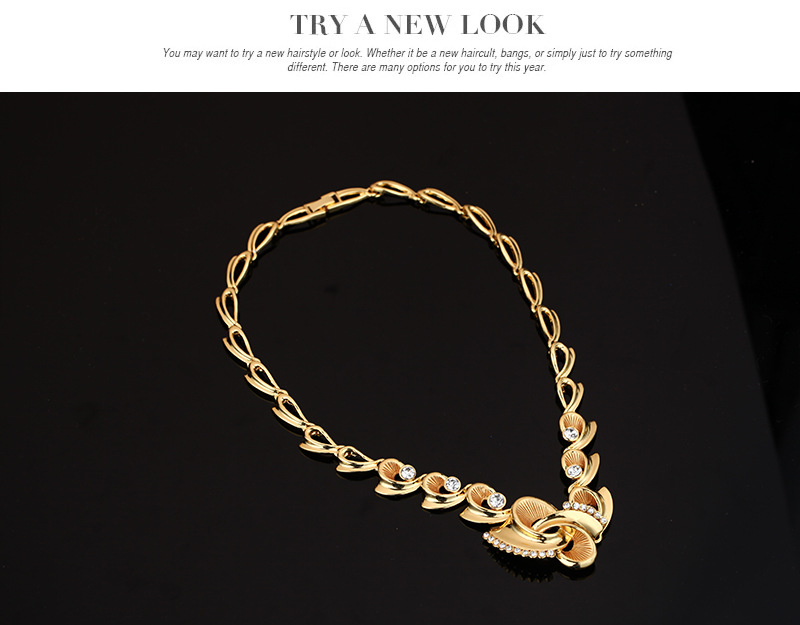 Retro golden twisted inlaid pearl diamond alloy jewelry set