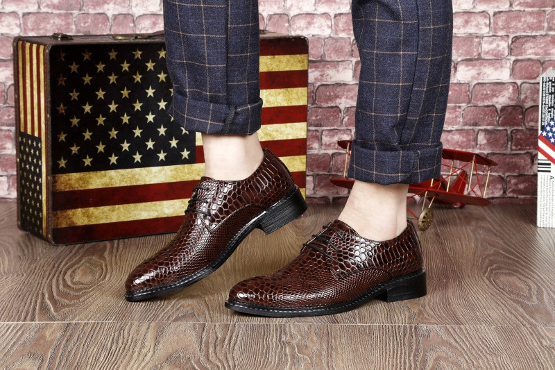 2022 осень Новые Кожаные броги с узором из крокодиловой кожи спереди на шнуровке с острым носком, мужская кожаная обувь 513