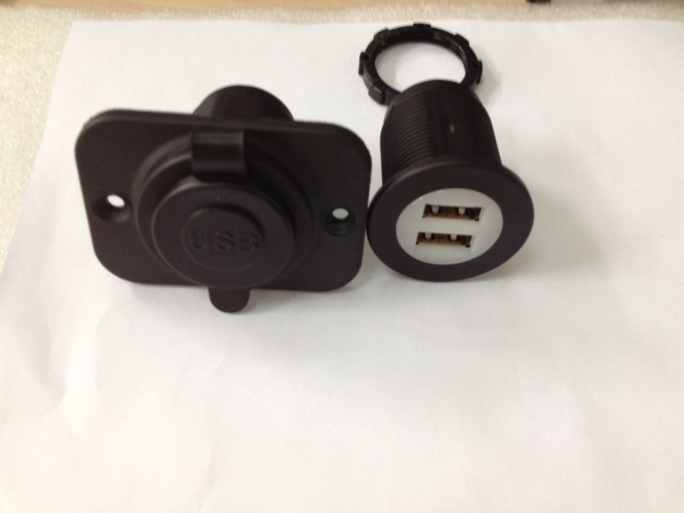 迈宇改装车载USB充电器 5V 3.1A双USB车载车充 防水带灯车充undefined