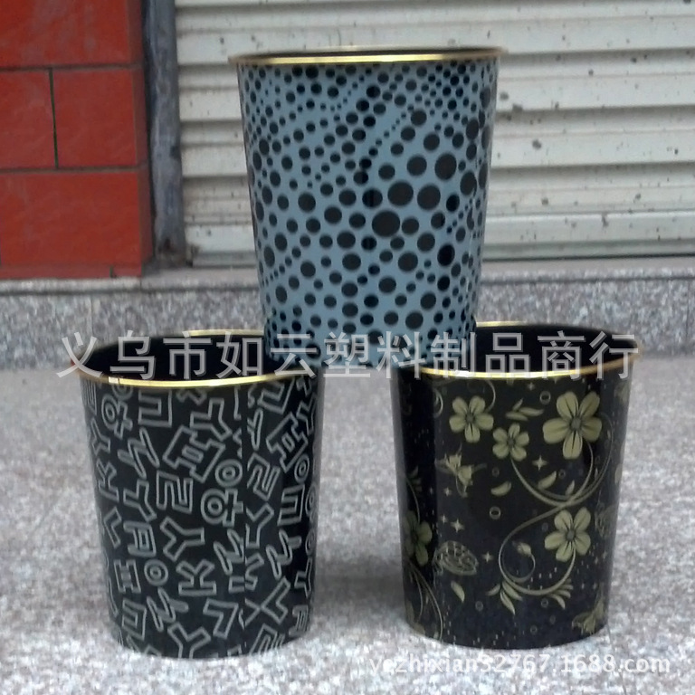 Plastic fashionable garbage can for home use